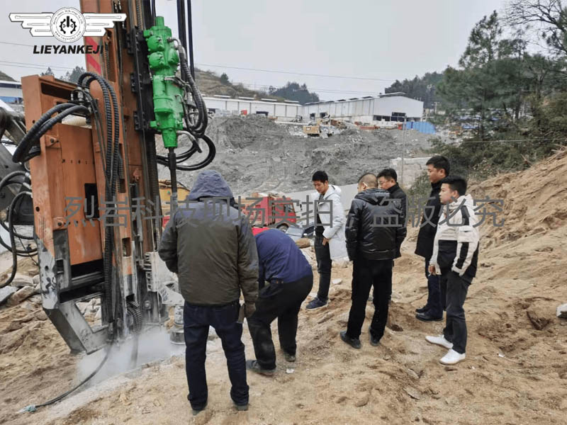 云南、四川、貴州專(zhuān)用機(jī)載式液壓劈裂機(jī)廠家 推薦