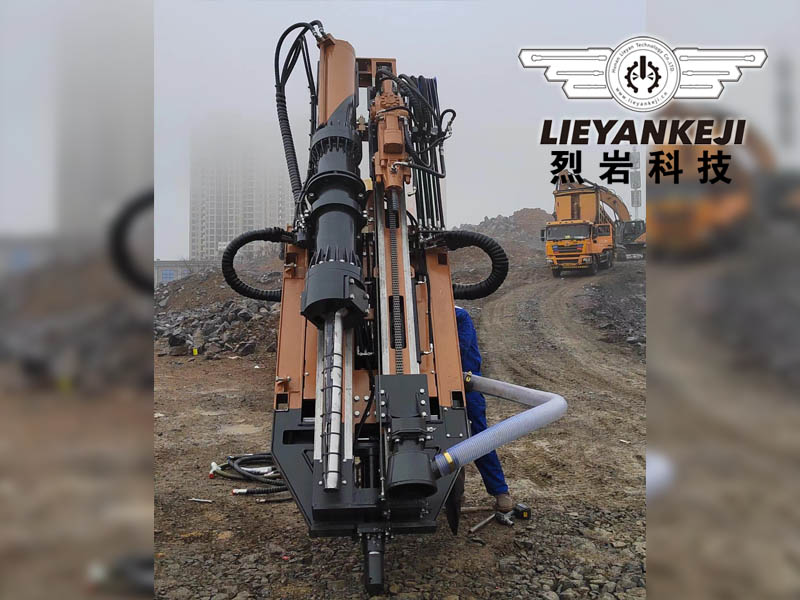 石頭破碎機(jī)多少錢一臺(tái)?大型機(jī)載式破石頭機(jī)好用嗎？