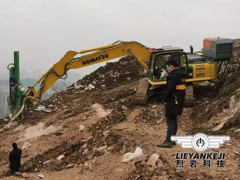 石坑道裂石液壓劈裂機(jī)具有分離效果好、作業(yè)效率高、安全可靠等優(yōu)點(diǎn)